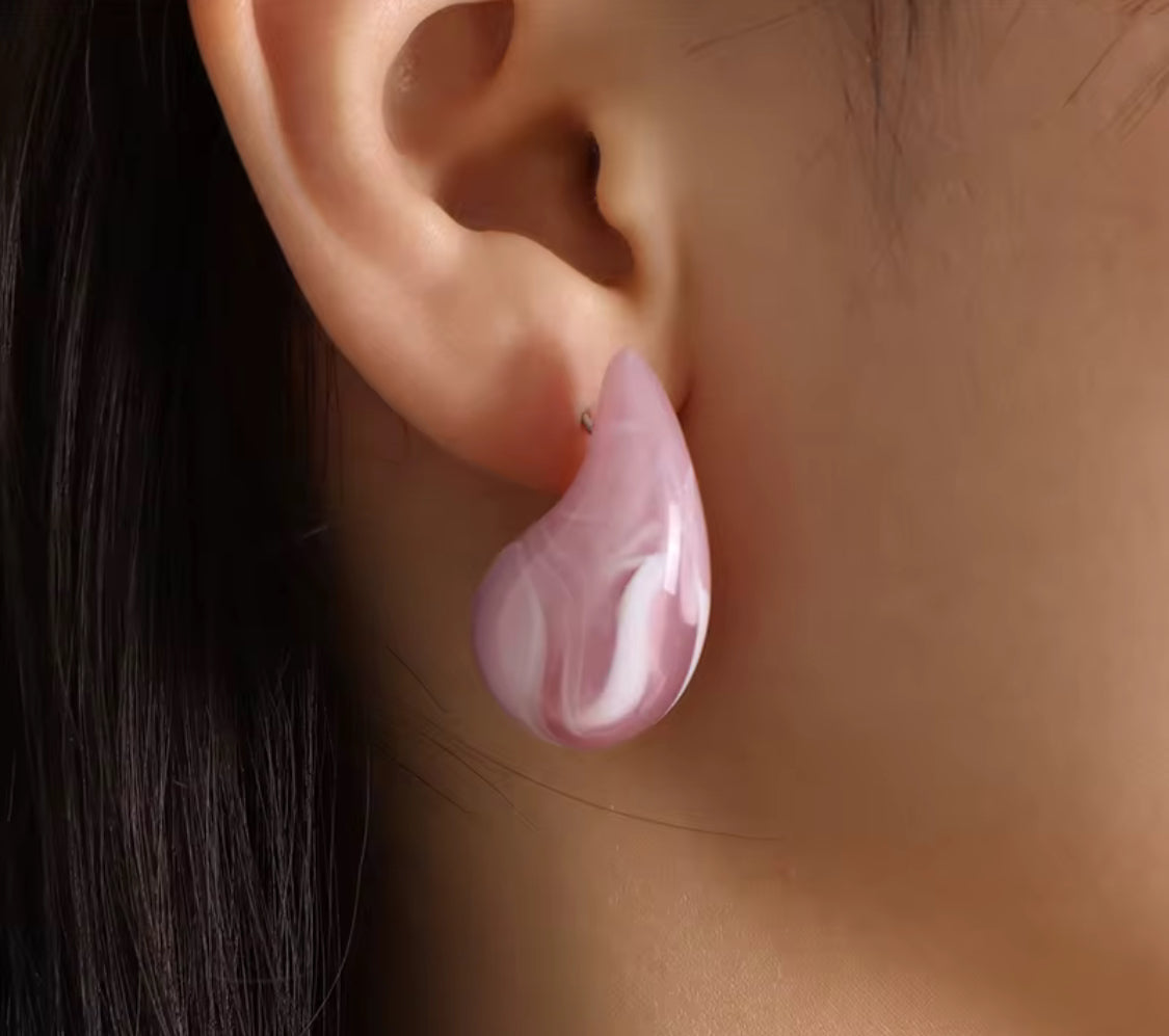 Aretes “Gotas Marmoleadas” – Colores Vibrantes para Brillar