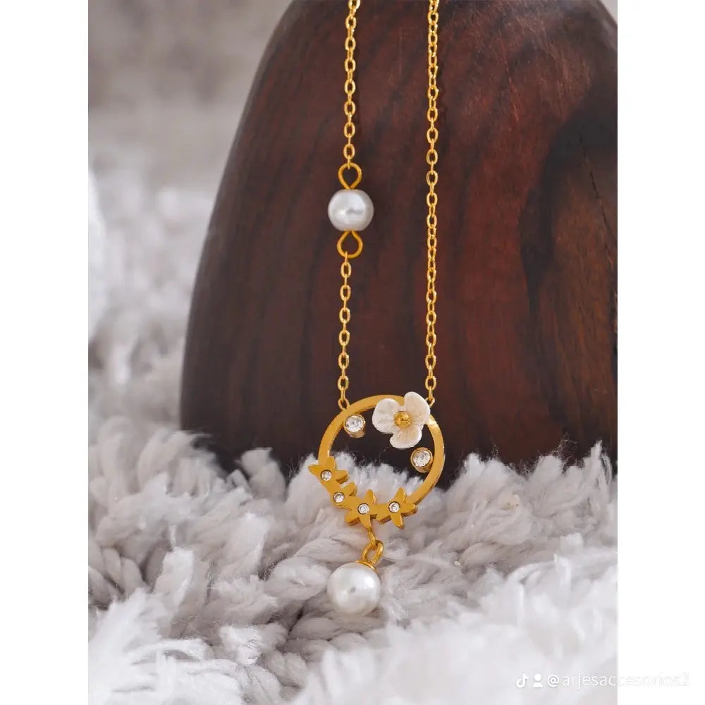 Cadena Toque Divino -perla y flor 🌸✨”