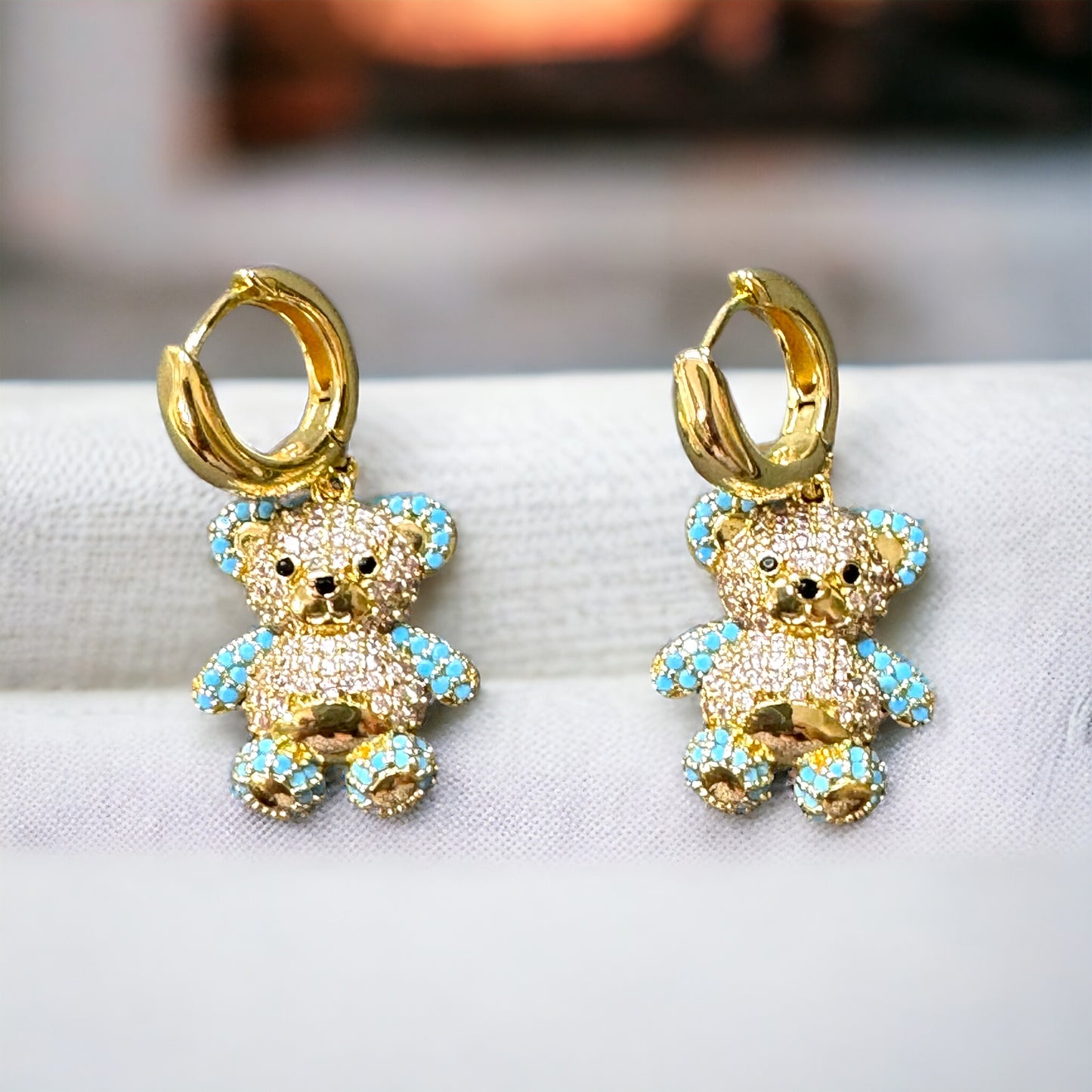 Aretes tipo argolla con osito colgante