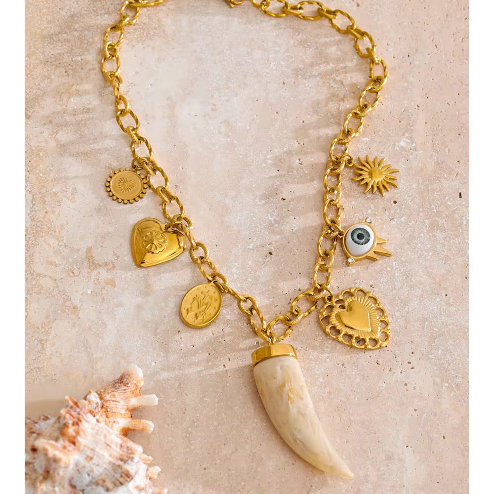 Collar Amuleto Dorado Sol de Alma