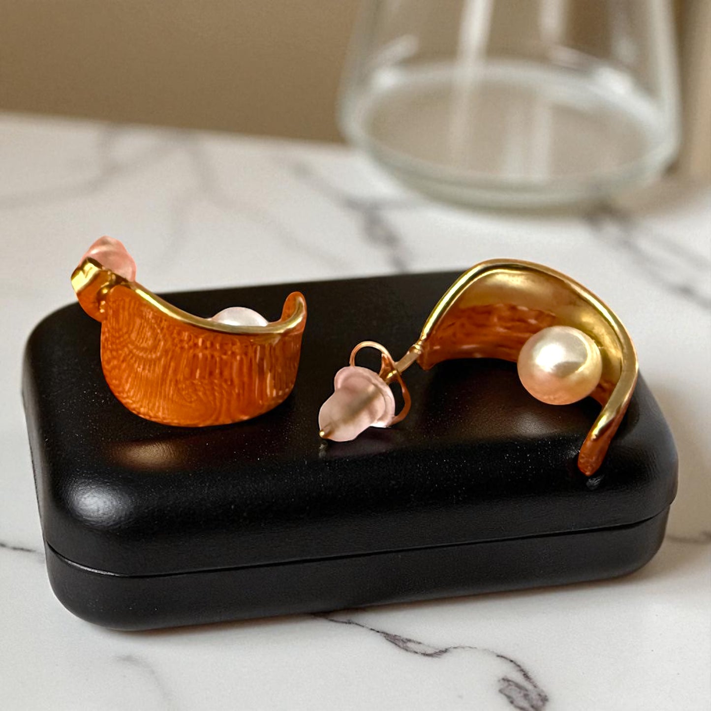 Aretes Ola Dorada con Perla