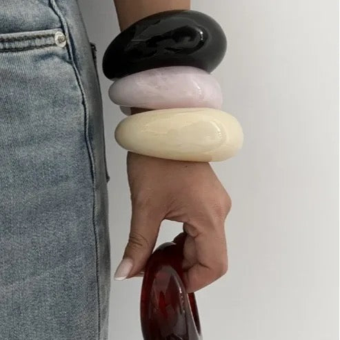 Brazalete Grueso Semi abierto en Acrilico