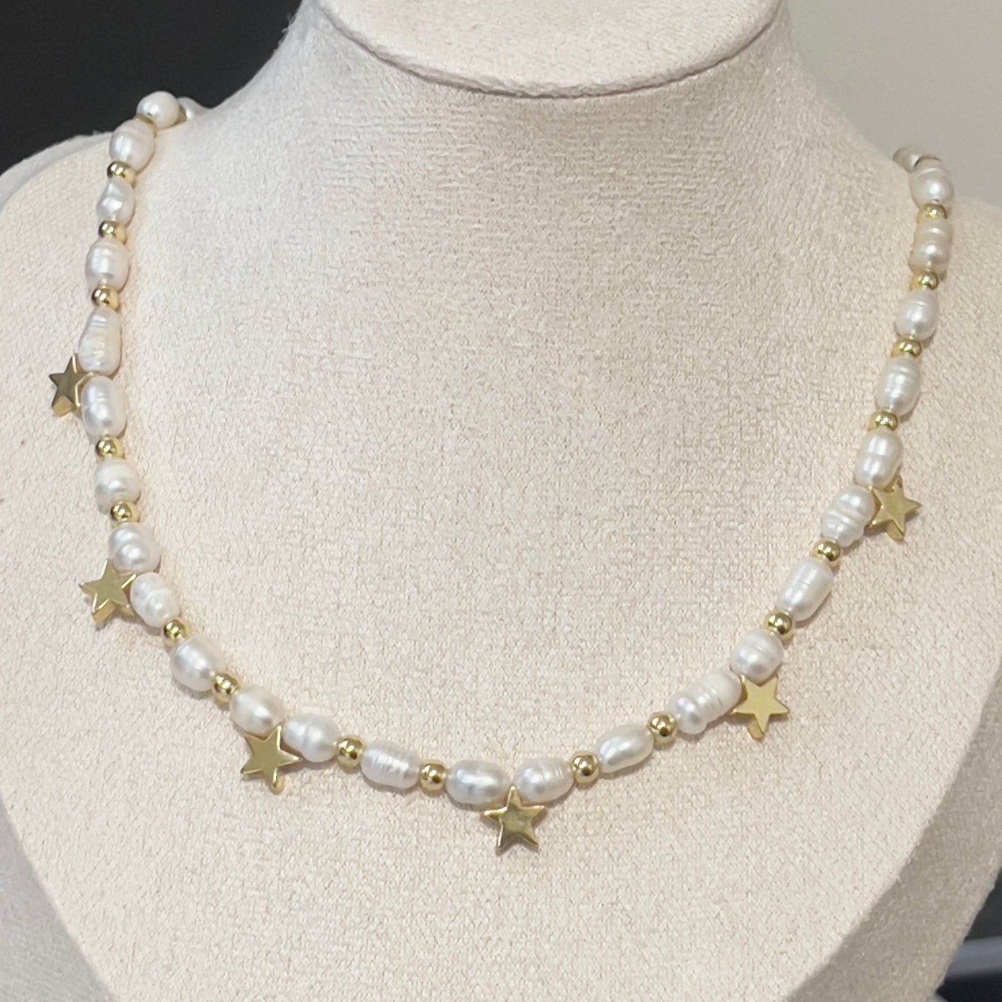 Cadena tipo collar Perlas con balin y multidijes de estrellas