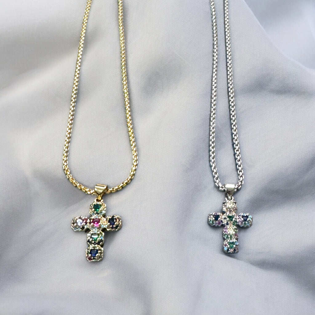 Cadena eslabon box con cruz pequeña piedras de colores