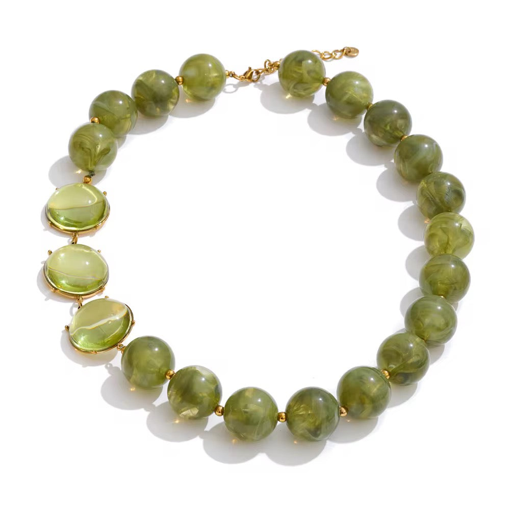 Collar llamativo de resina con triple cristal