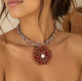Collar Flor de Seda – Hecho a Mano en Colombia