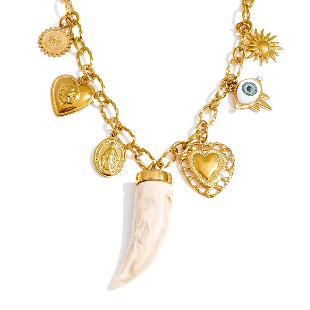 Collar Amuleto Dorado Sol de Alma