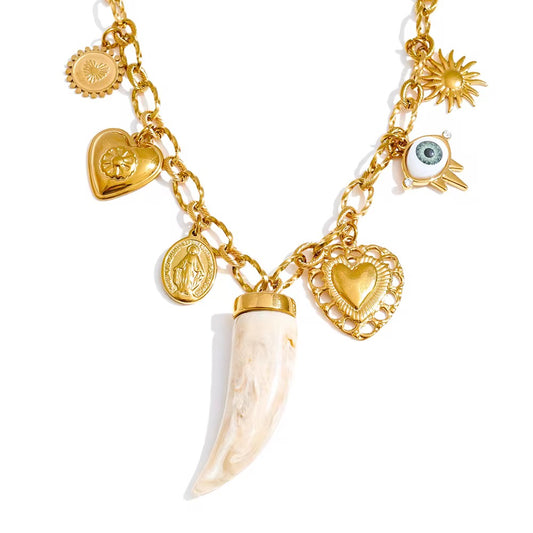 Collar Amuleto Dorado Sol de Alma