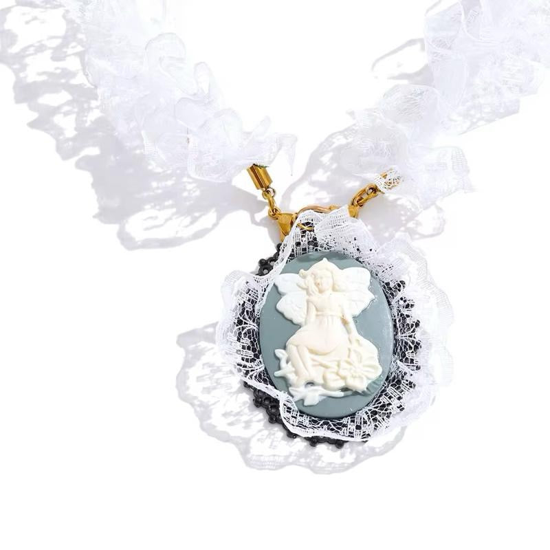Choker Encaje Noir with Vintage Camafeo Angel Charm and Lace Detail for Elegant Looks