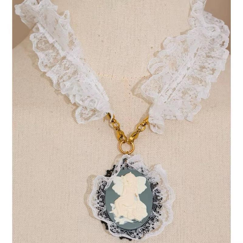 Choker Encaje Noir with Vintage Camafeo Angel Charm and Lace Detail for Elegant Looks