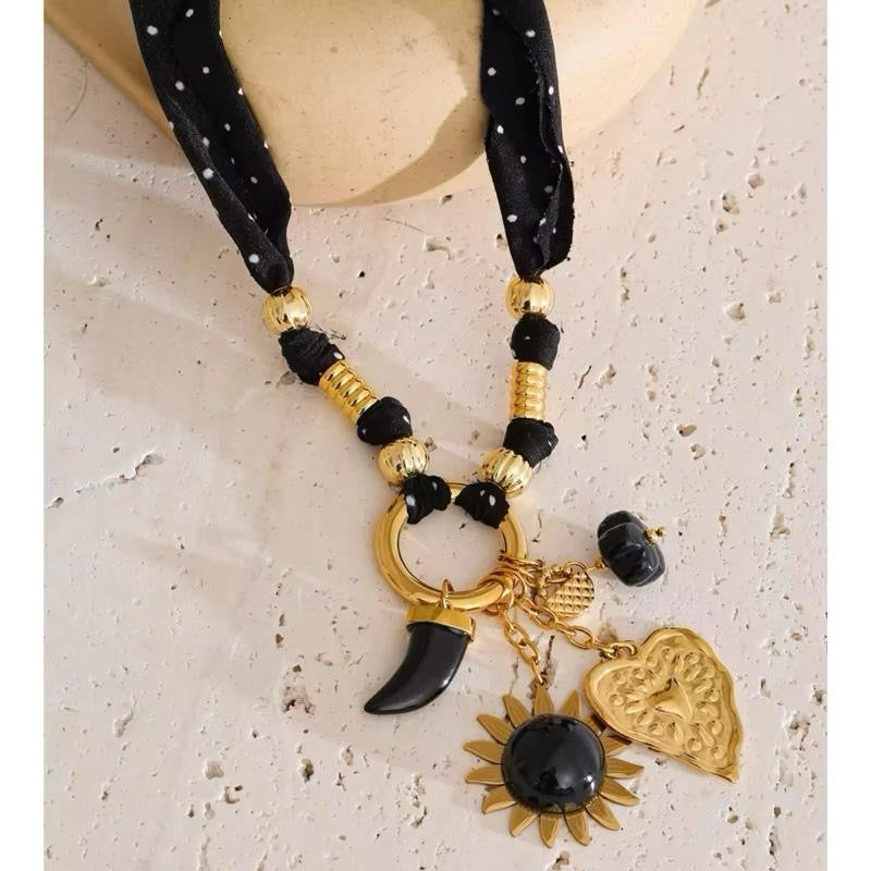 Collar Noir Mystique with Gold Accents and Polka Dot Design for Stylish Accessory
