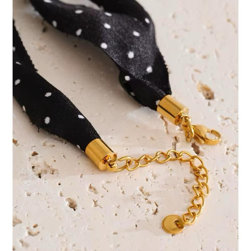 Collar Noir Mystique with Gold Accents and Polka Dot Design for Stylish Accessory