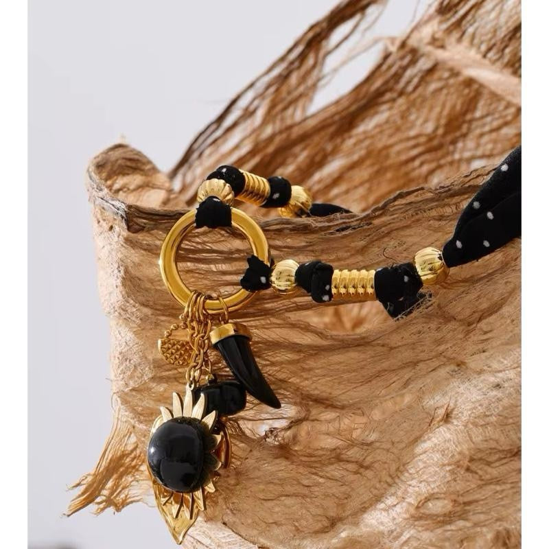 Collar Noir Mystique with Gold Accents and Polka Dot Design for Stylish Accessory