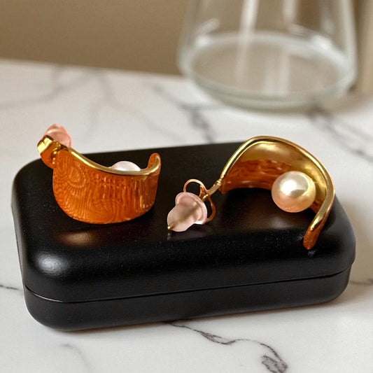 Aretes Ola Dorada con Perla