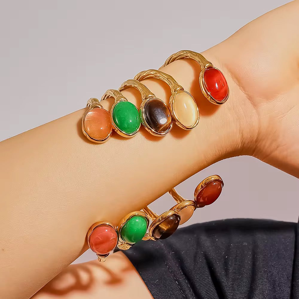 Brazalete Aleja tipo vintage con terminación en colores