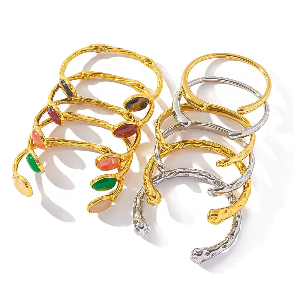 Brazalete Aleja tipo vintage con terminación en colores