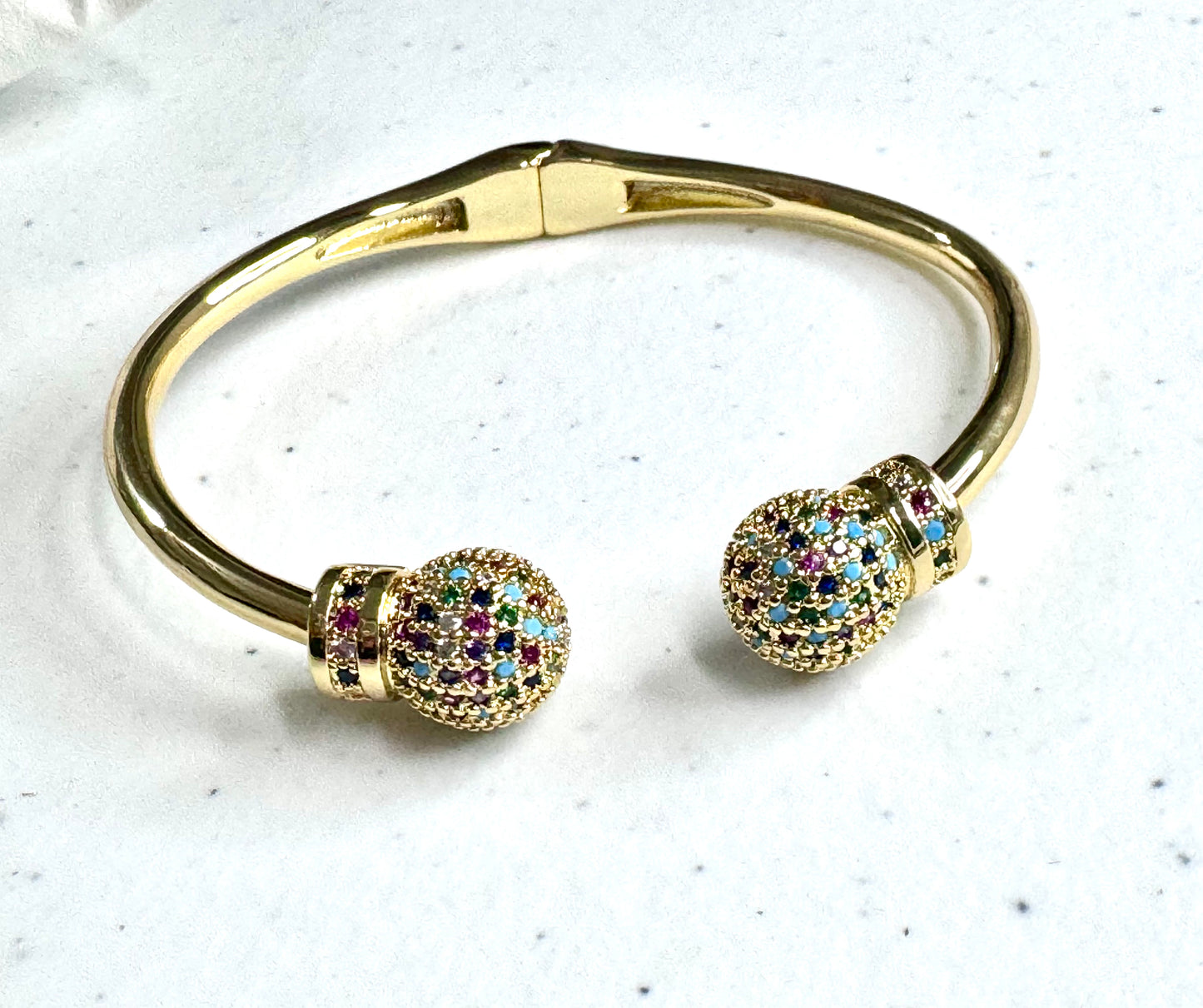 Brazalete dorado con balines brillo