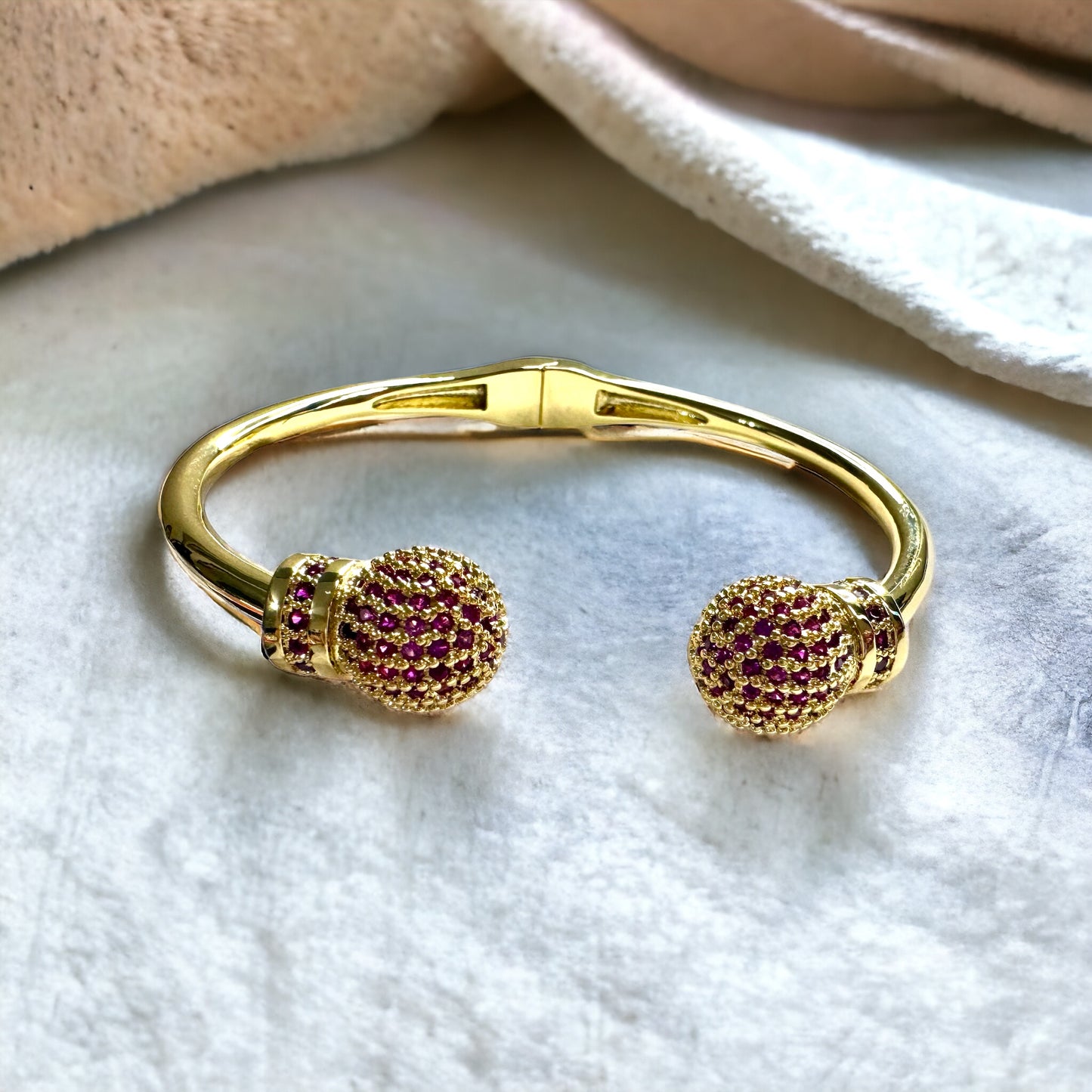 Brazalete dorado con balines brillo