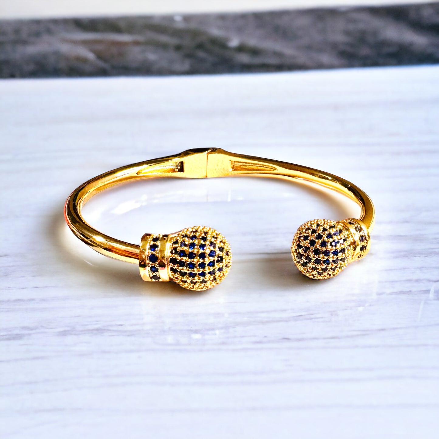 Brazalete dorado con balines brillo