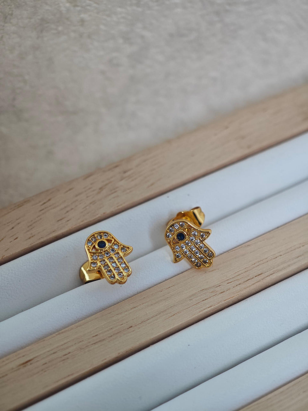 Aretes pegados ojo turco
